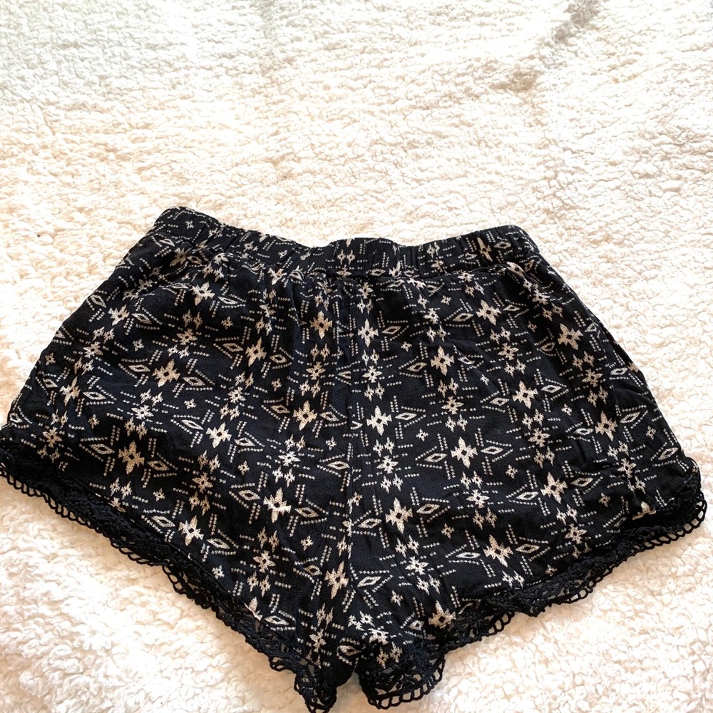 3/20$ Forever 21 Shorts Black Aztec Print Size M - Picture 5 of 11